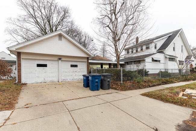 Building Photo - 4301 Douglas Rd