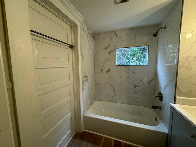 Building Photo - 363 Ebenezer Ave