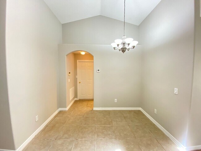 Building Photo - ? Freshly Updated Home Minutes from Disney...