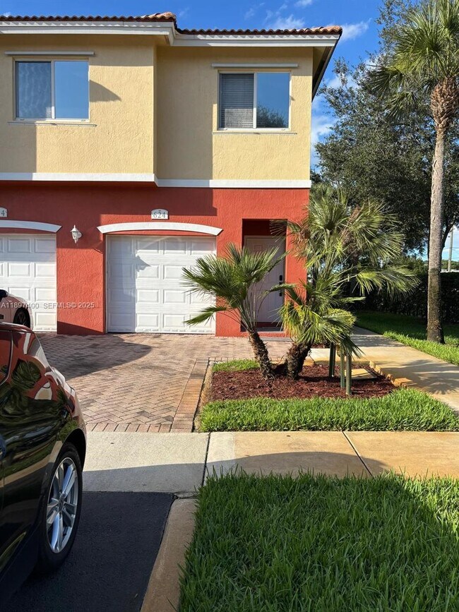 Building Photo - 3310 Palomino Dr