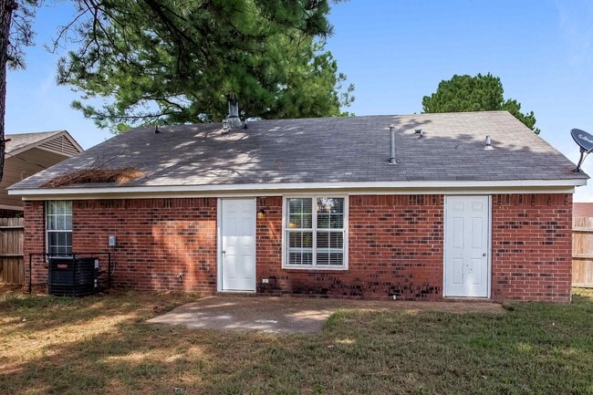 Building Photo - 5849 Hickory Greene Dr