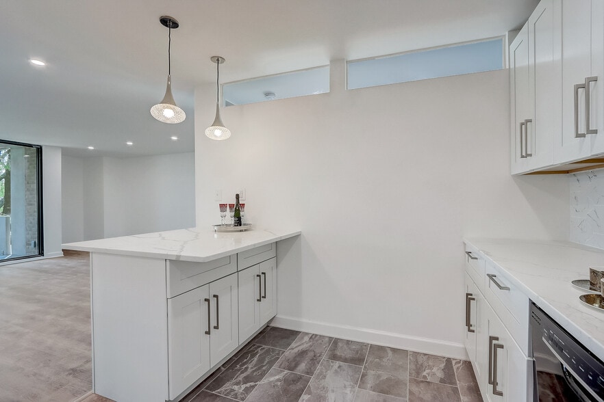 Breakfast Bar Opens Both Ways - 240 M St SW