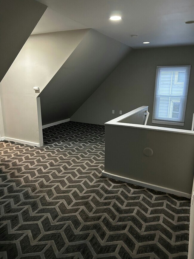 Building Photo - 3715 Center St