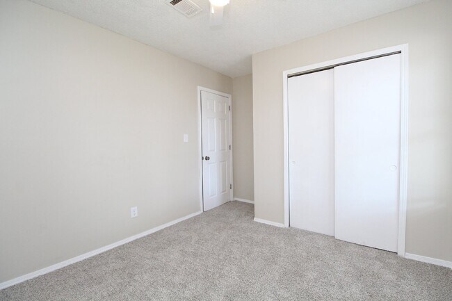 Building Photo - 3-Bedroom Home on Quiet Cul-De-Sac in Northeast Pensacola with Fully Fenced Yard –