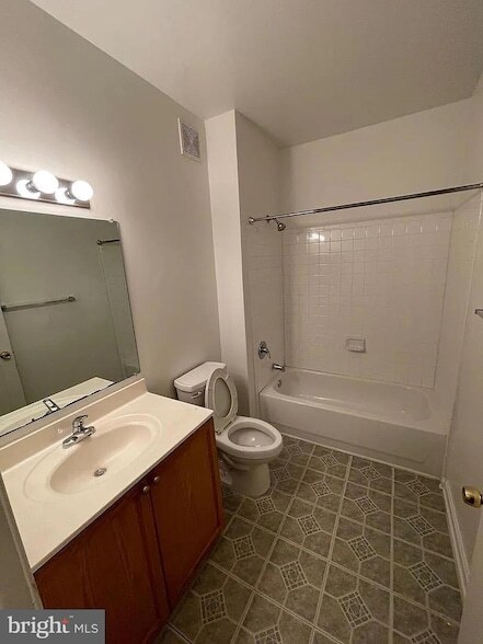 Building Photo - 3044 Irma Ct