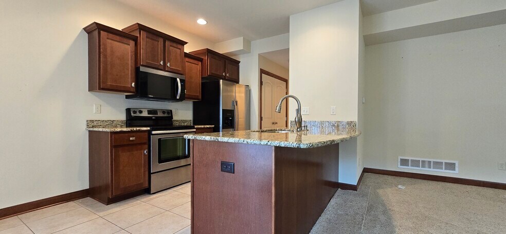 Building Photo - 821 SE Crossings Ln