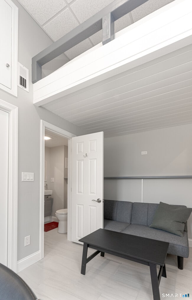 Building Photo - 280 Old Lambert Rd