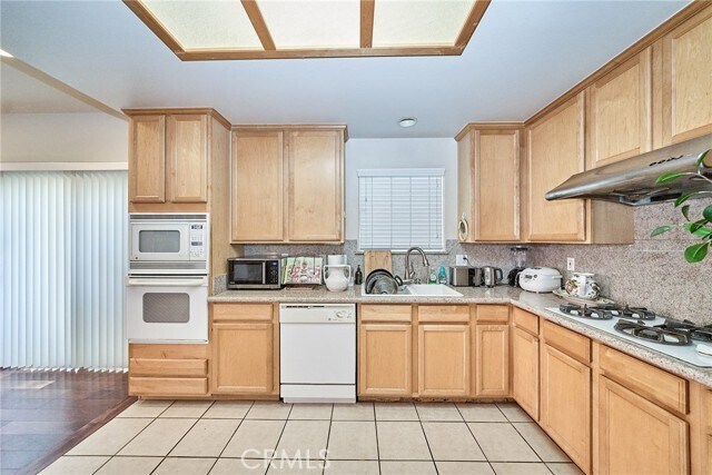 Building Photo - 1018 La Cadena Ave