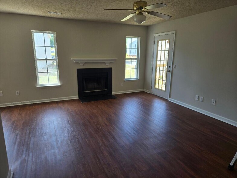 Building Photo - 11 Meadowood Glen Way