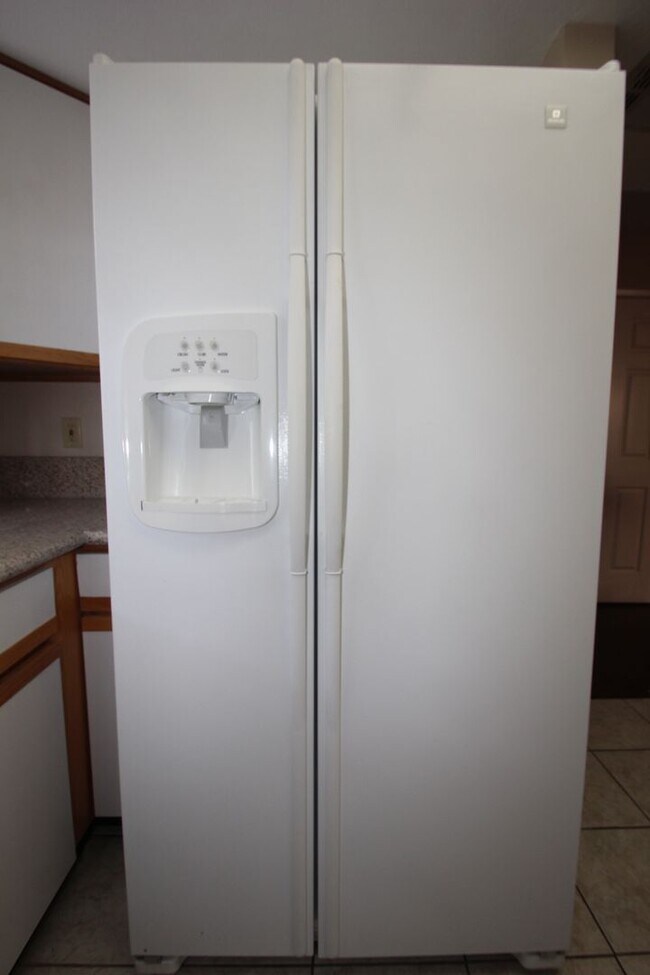 Building Photo - Lovely 2 Bed 2 Bath Downstairs Condo in Gr...