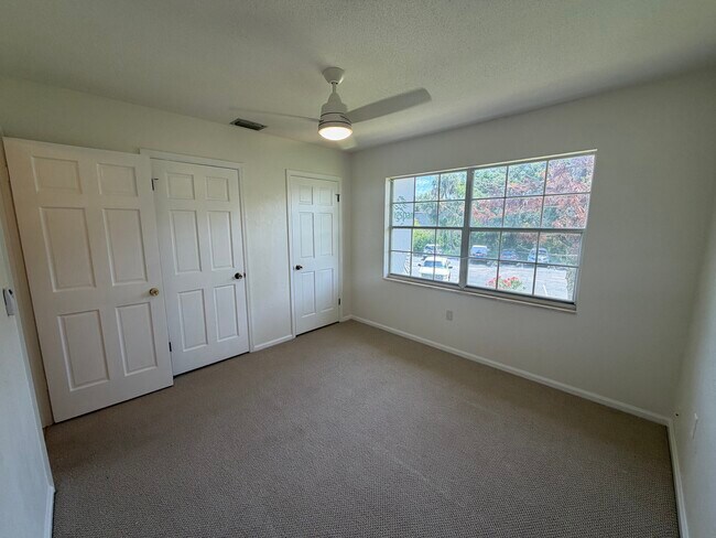 Building Photo - 3800 Saxon Dr