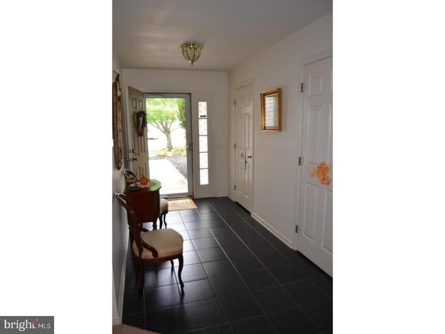Building Photo - 302 Doral Dr