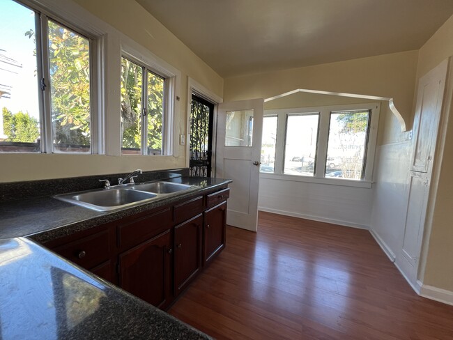 Kitchen - 3150 Casitas Ave