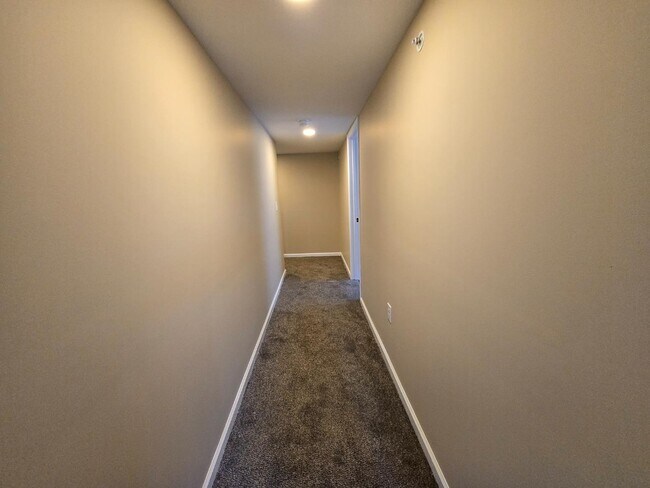 Building Photo - 109 2nd St