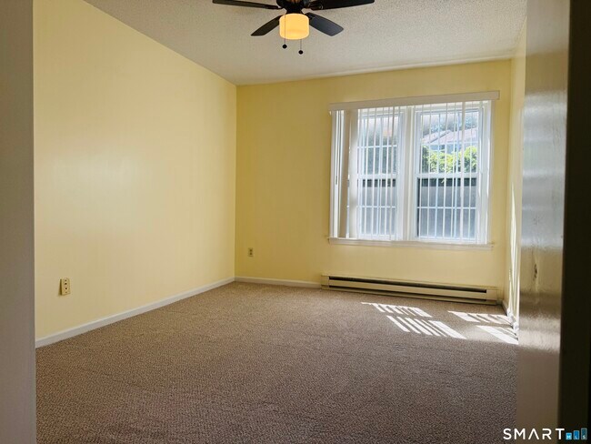Building Photo - 64 Deerwood Ln