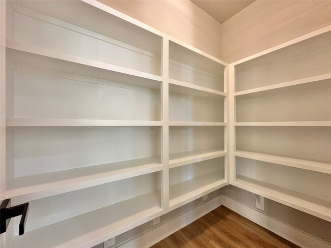 Building Photo - 2444 Carmel St