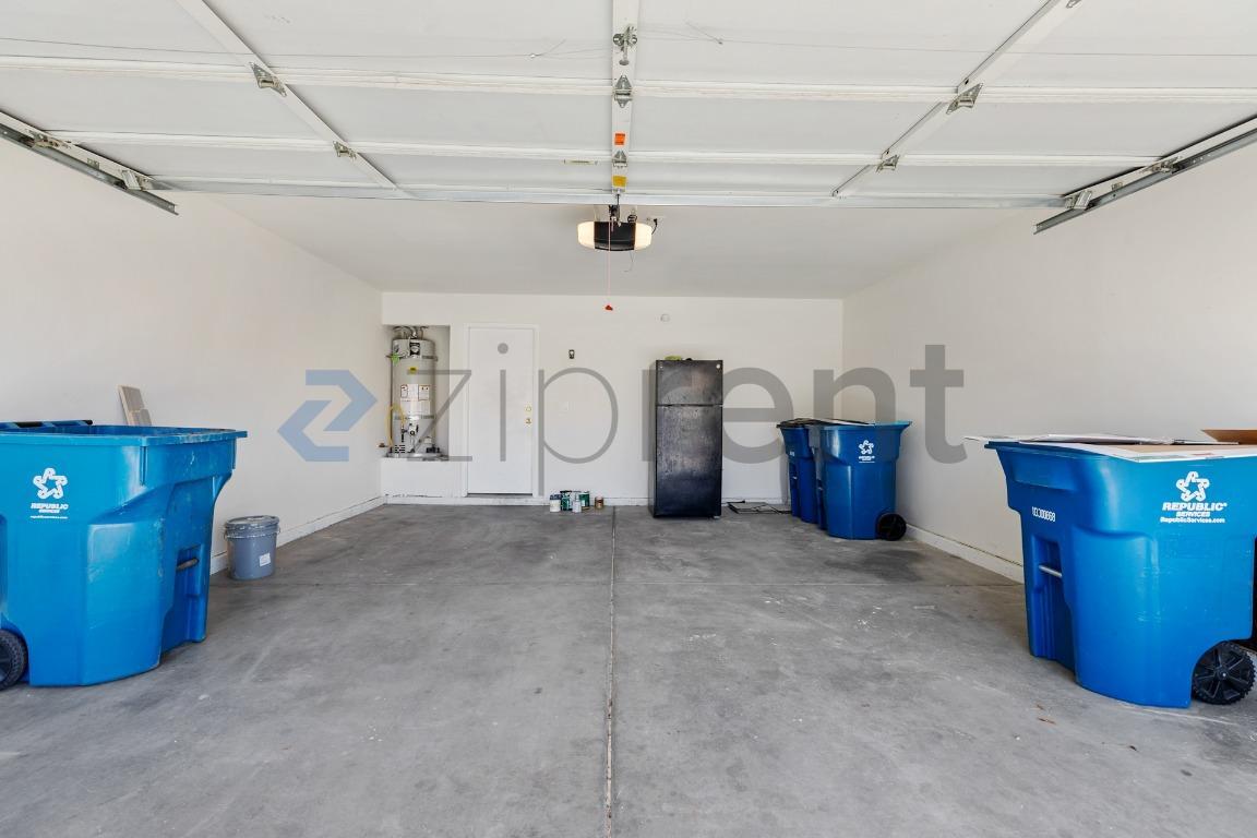 Building Photo - Unit