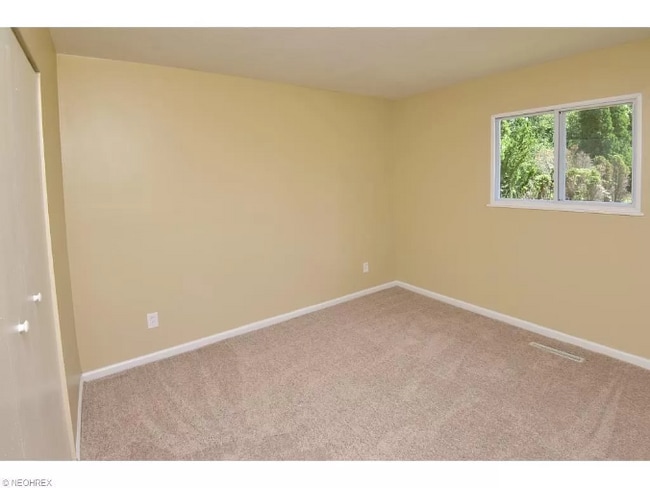 Building Photo - 25240 Sandhurst Rd