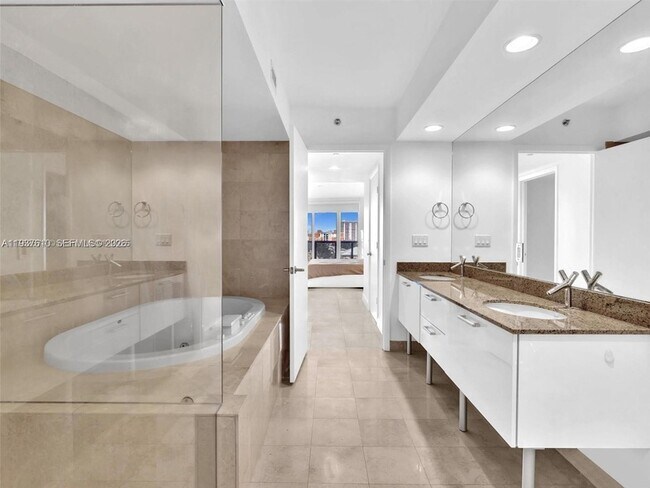 Building Photo - 17201 Collins Ave