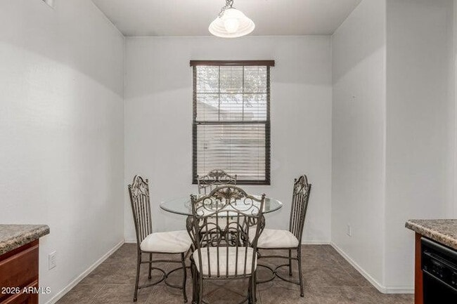 Building Photo - 2854 S Peel Dr