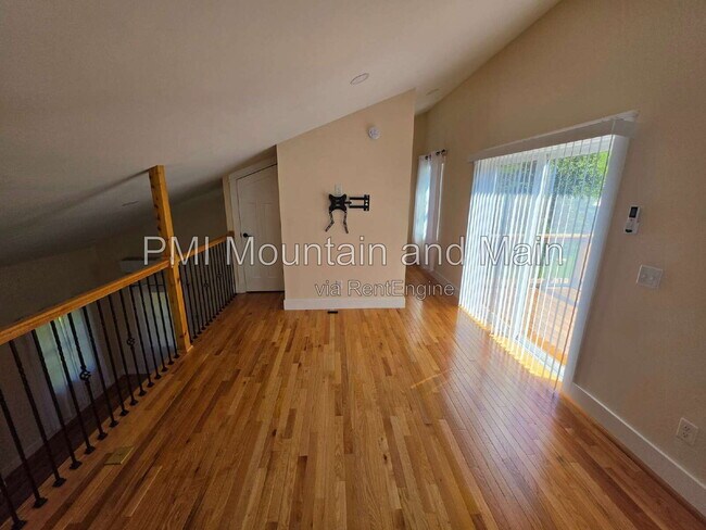 Building Photo - 104 Perennial Gardens