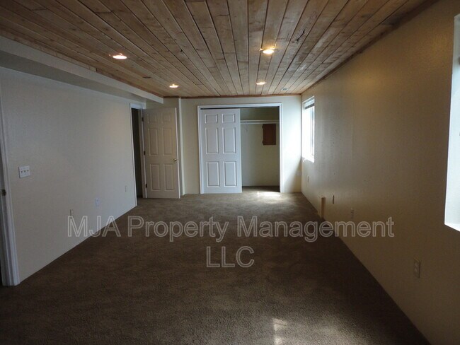 Building Photo - 112 1600 S