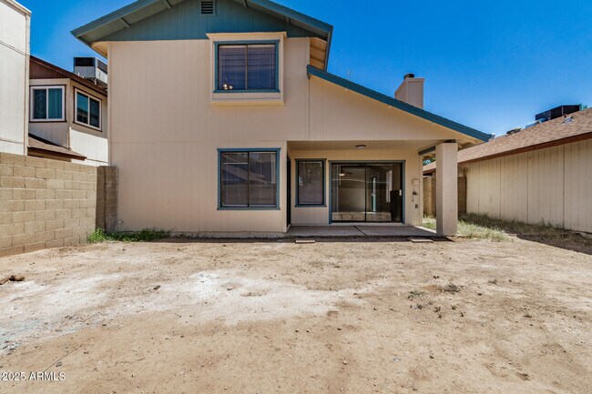 Building Photo - 10023 W Sells Dr