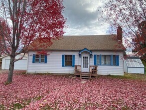 Building Photo - 2 bed 1.5 bath in Hamilton