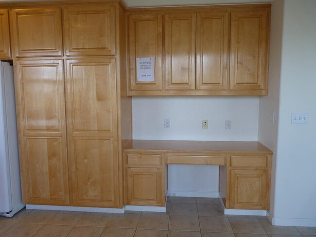 Building Photo - 1065 Rockport Ave