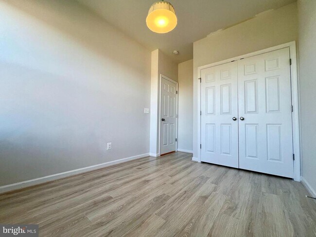 Building Photo - 8378 Sallyport St