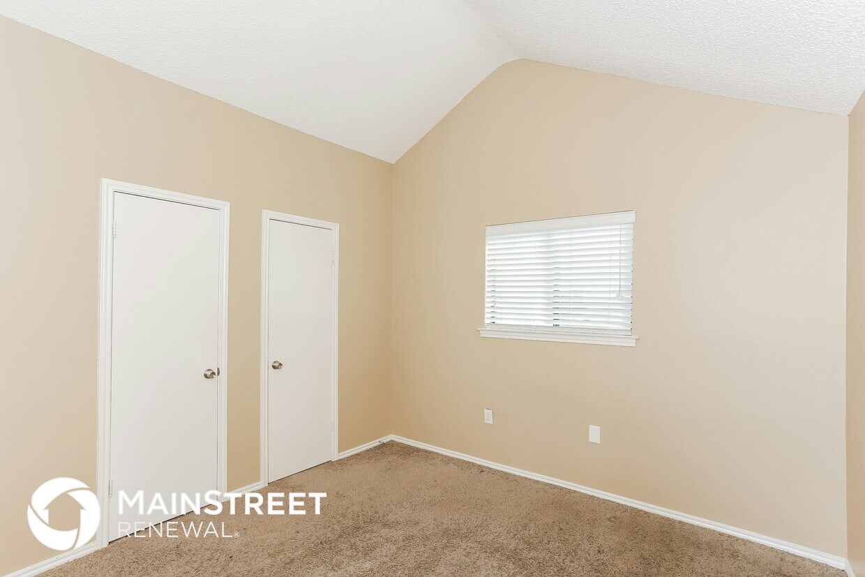 Building Photo - 945 Thorton Dr