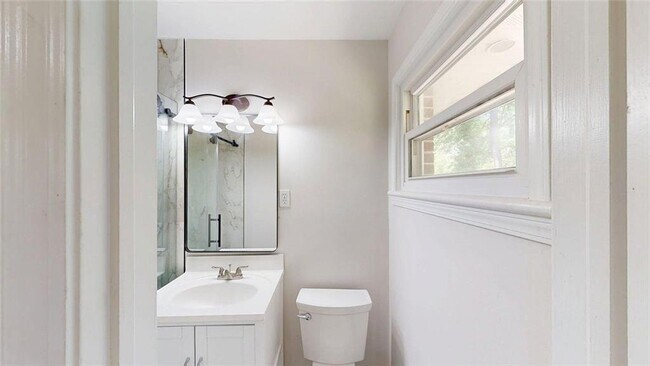 Building Photo - 8 Larose Dr SW