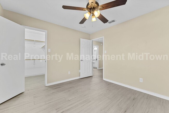 Building Photo - 1605 Bob Dr