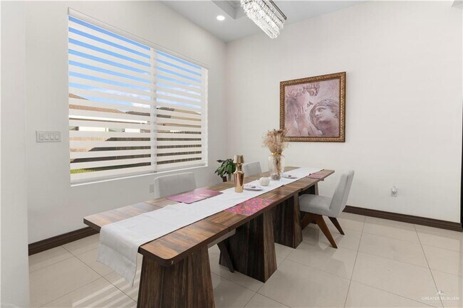 Building Photo - 25 N Brushfield Ave