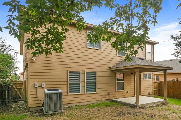 Building Photo - 349 Willow View