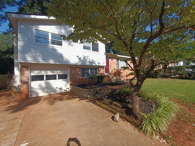 Building Photo - Half off first month rent move in special