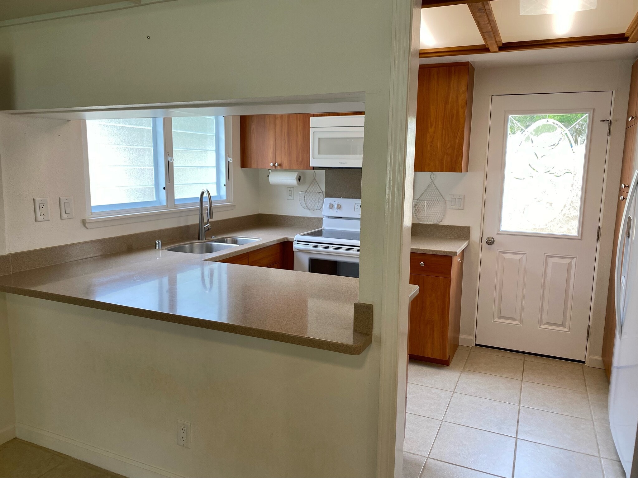 Building Photo - 211 Kawaihae St