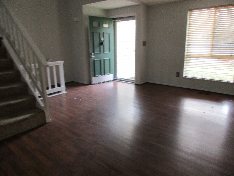 Building Photo - 3333 Chetwood Pl
