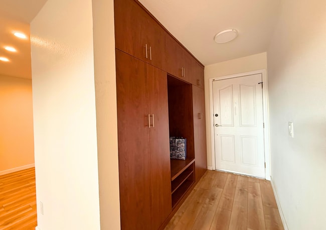Building Photo - 3030 Suncrest Dr