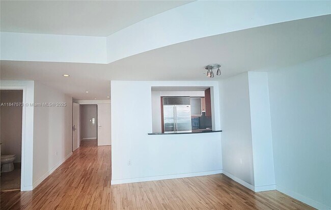 Building Photo - 1331 Brickell Bay Dr