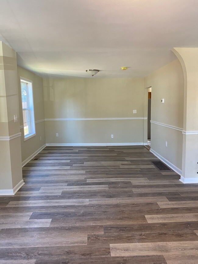 Building Photo - *Knoxville 37917 - 2 bedroom, 1 bath 2-sto...