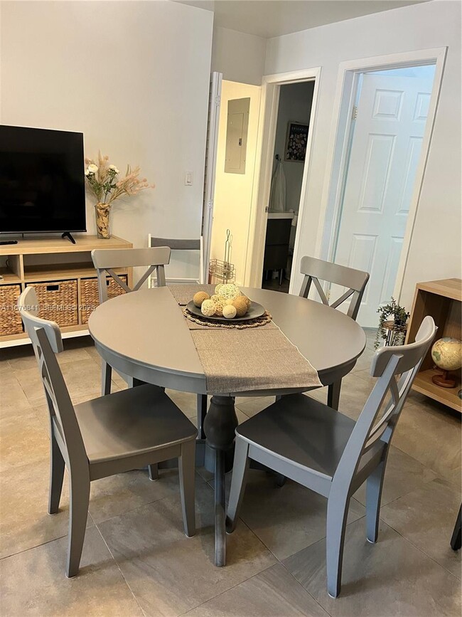 Building Photo - 2567 NE 182nd St