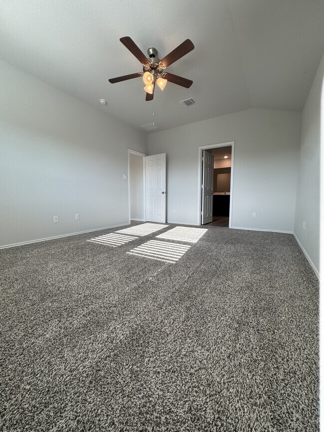 Building Photo - 7108 Gilbert Dr