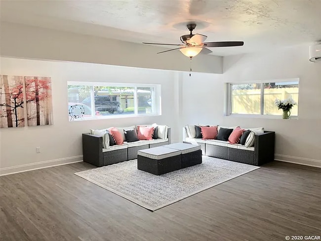 Building Photo - Modern Comfort Meets Classic Charm – Spaci...