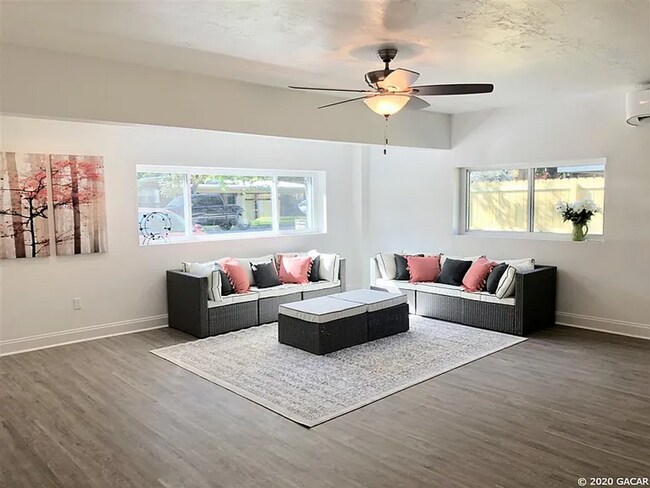 Building Photo - Modern Comfort Meets Classic Charm – Spacious Alachua Rental