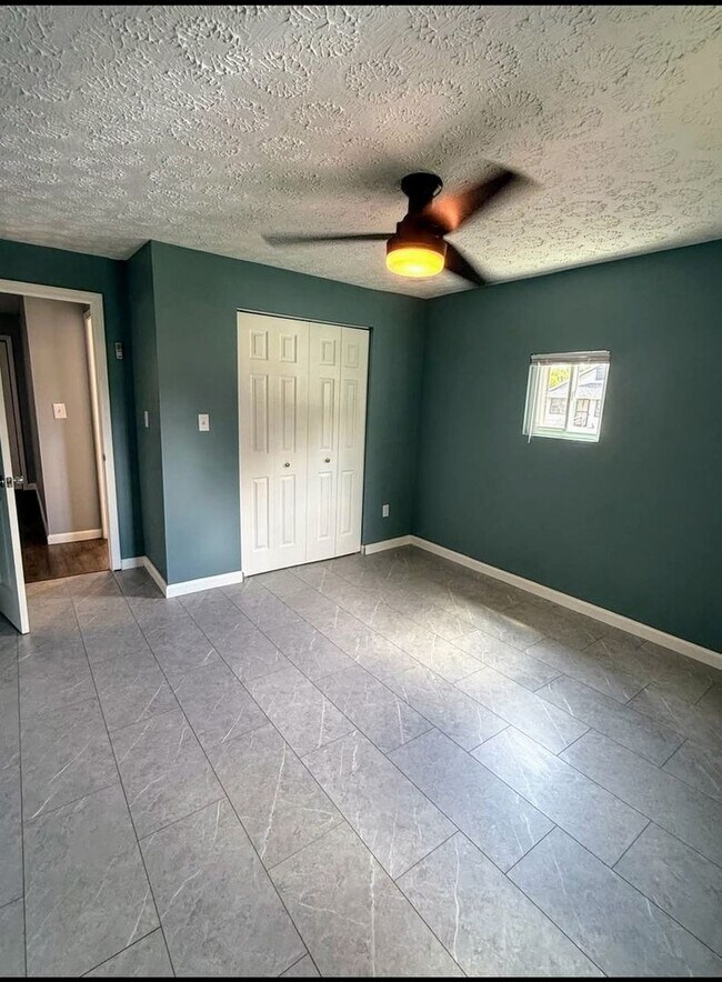 Building Photo - Spacious 6BR House in New Lebanon