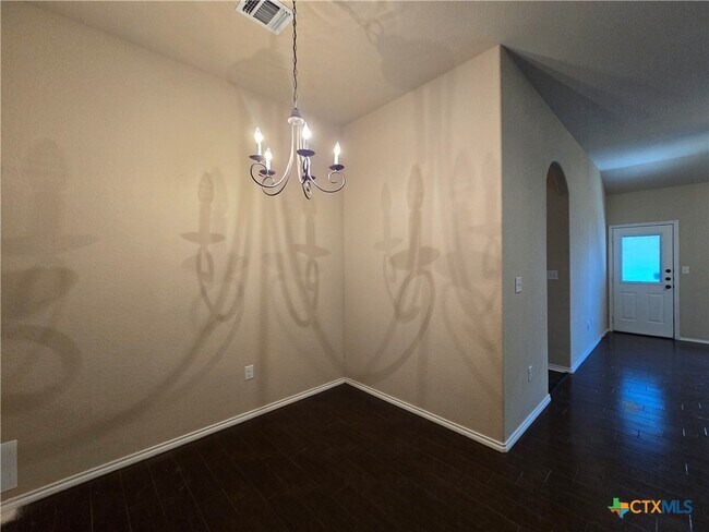 Building Photo - 697 Creekside Cir