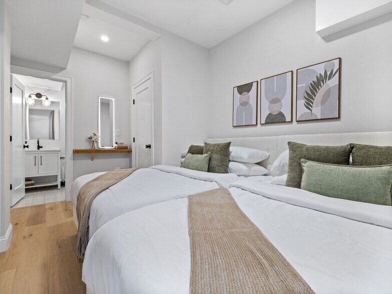 Building Photo - 566 Dorchester Ave