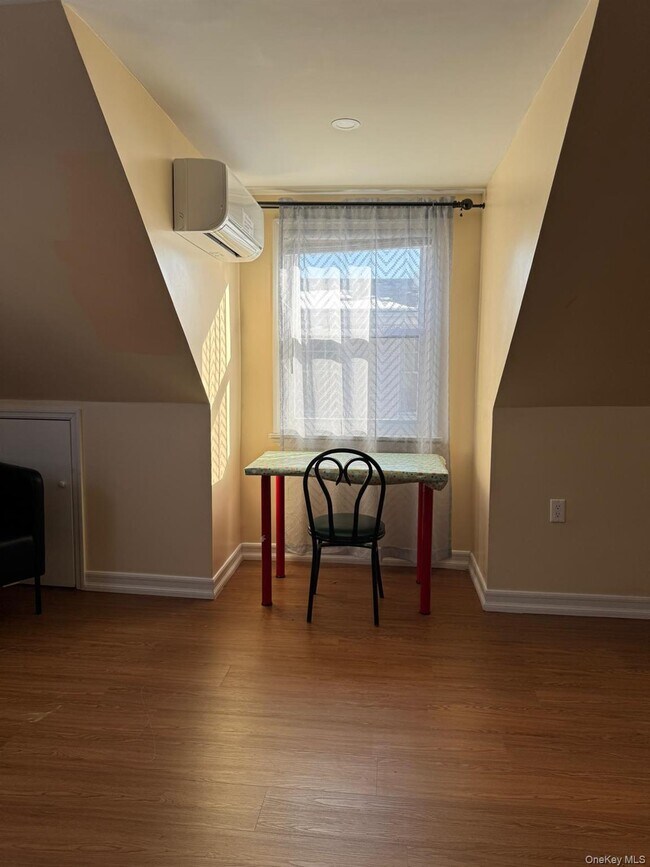 Building Photo - 73-49 188th St