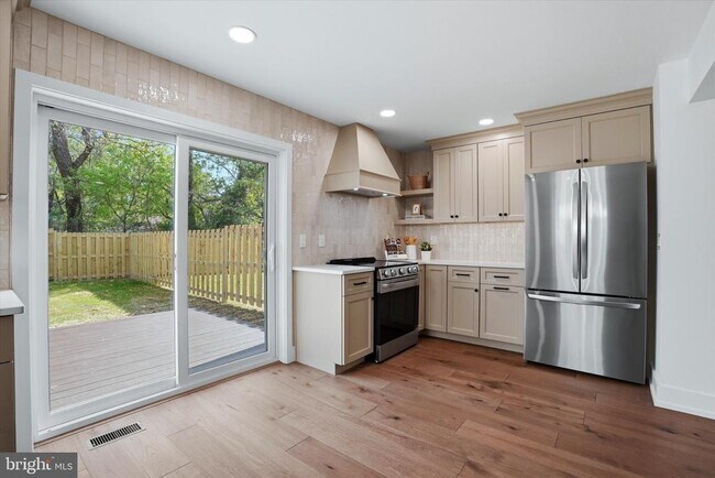 Building Photo - 425 Grove Pl